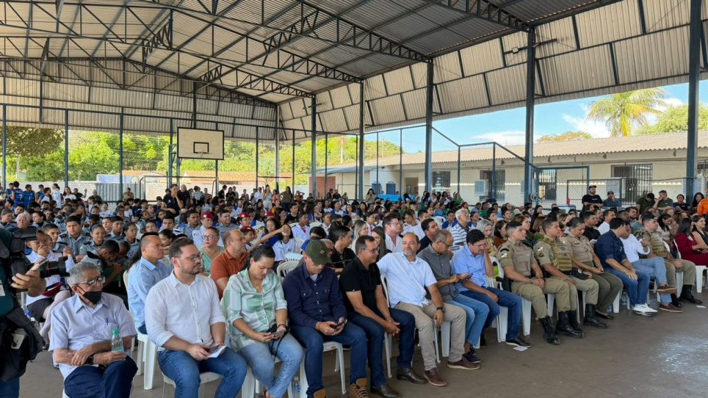 Big Jow recebe governador e lideranças em importante agenda para o esporte e a educação em Cristalândia